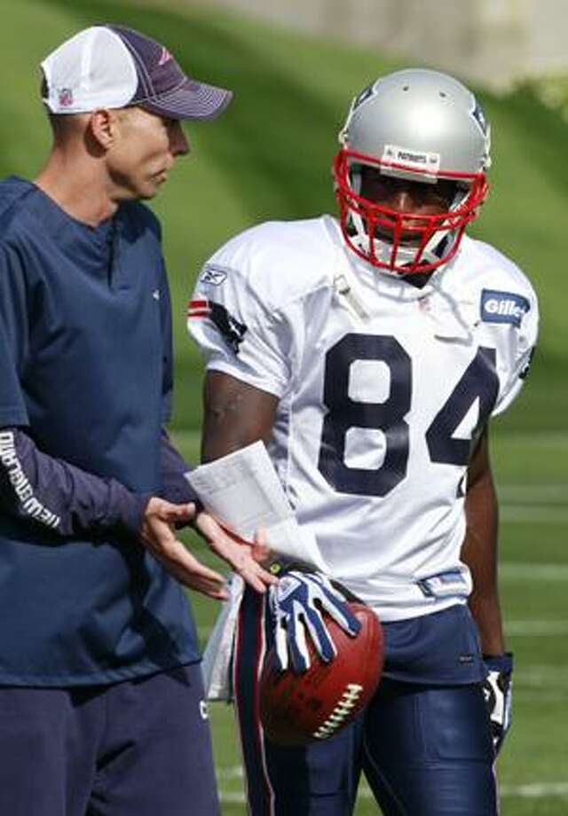 Former Super Bowl Mvp Branch Practices With Patriots The Register Citizen