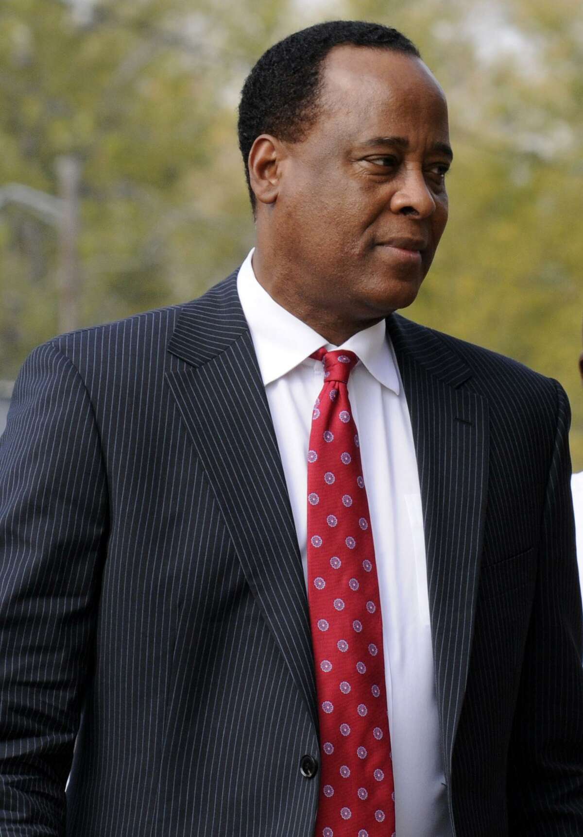 FILE - In this Nov. 23, 2009 file picture, Dr. Conrad Murray arrives at his clinic in Houston. Michael Jackson's physician has arrived in Los Angeles in anticipation of a decision from the district attorney's office on whether to charge him for the singer's death, a spokeswoman said Tuesday. (AP Photo/Pat Sullivan, File)