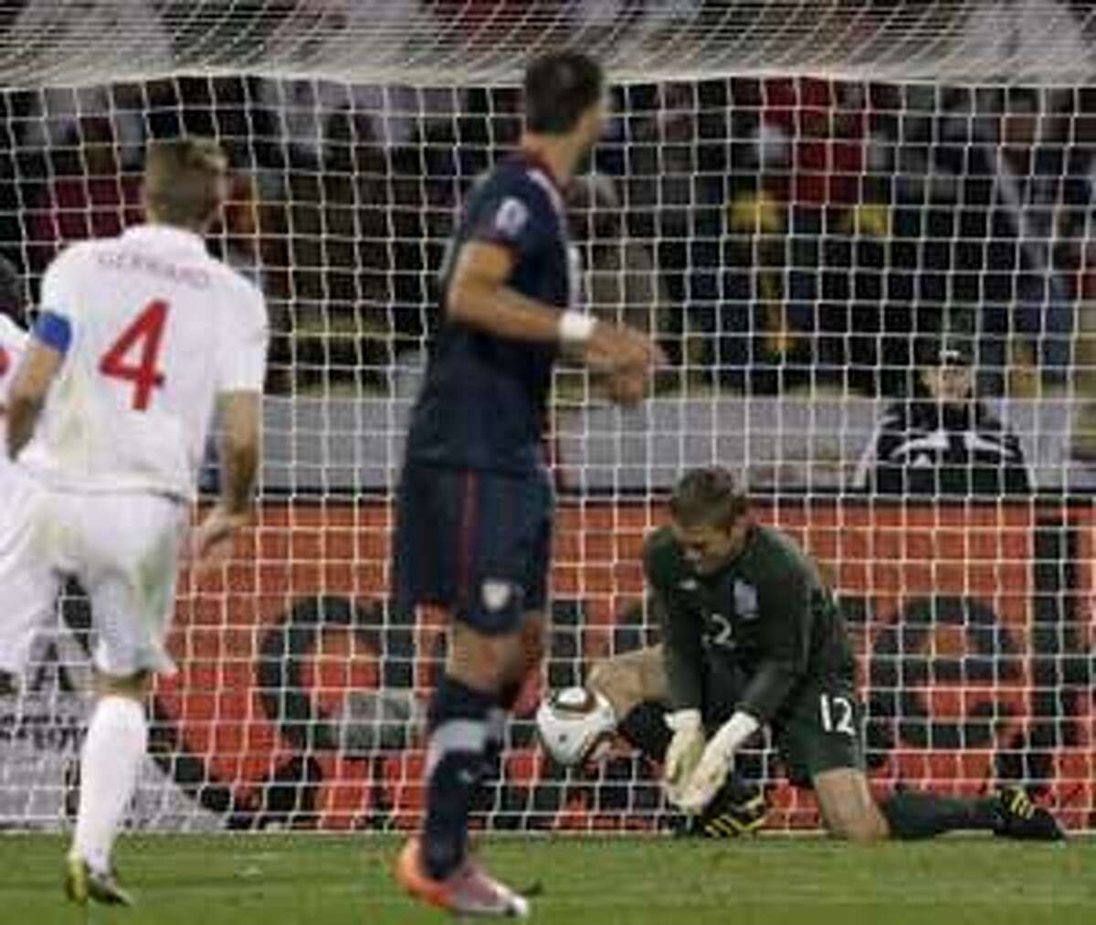 Clint Dempsey goal gives US 1-1 tie against England 