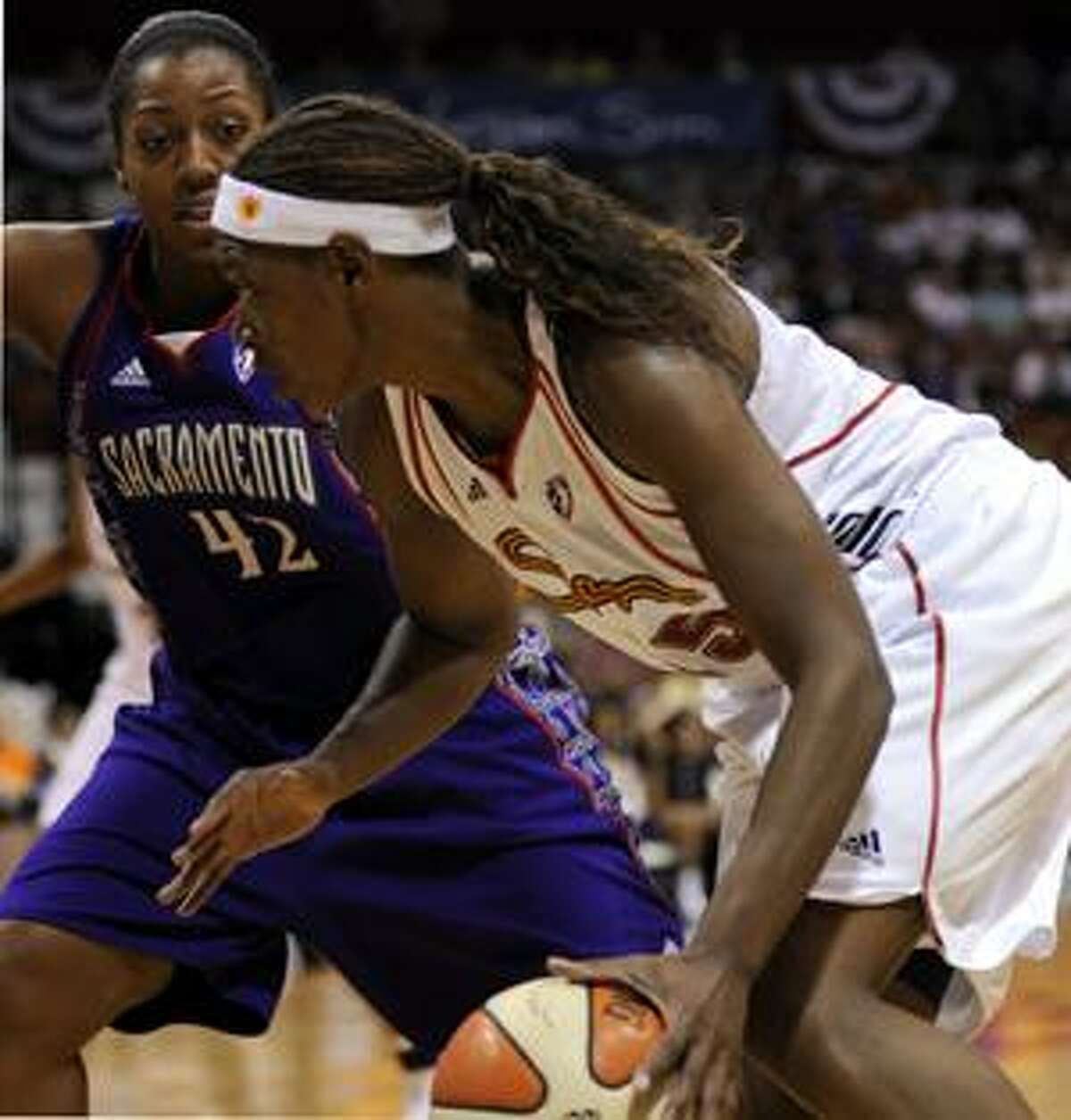 Connecticut's Asjha Jones pushes past the Sacramento Monarchs Crystal Kelly on her way in for a shot during the first half in Uncasville Wednesday night.