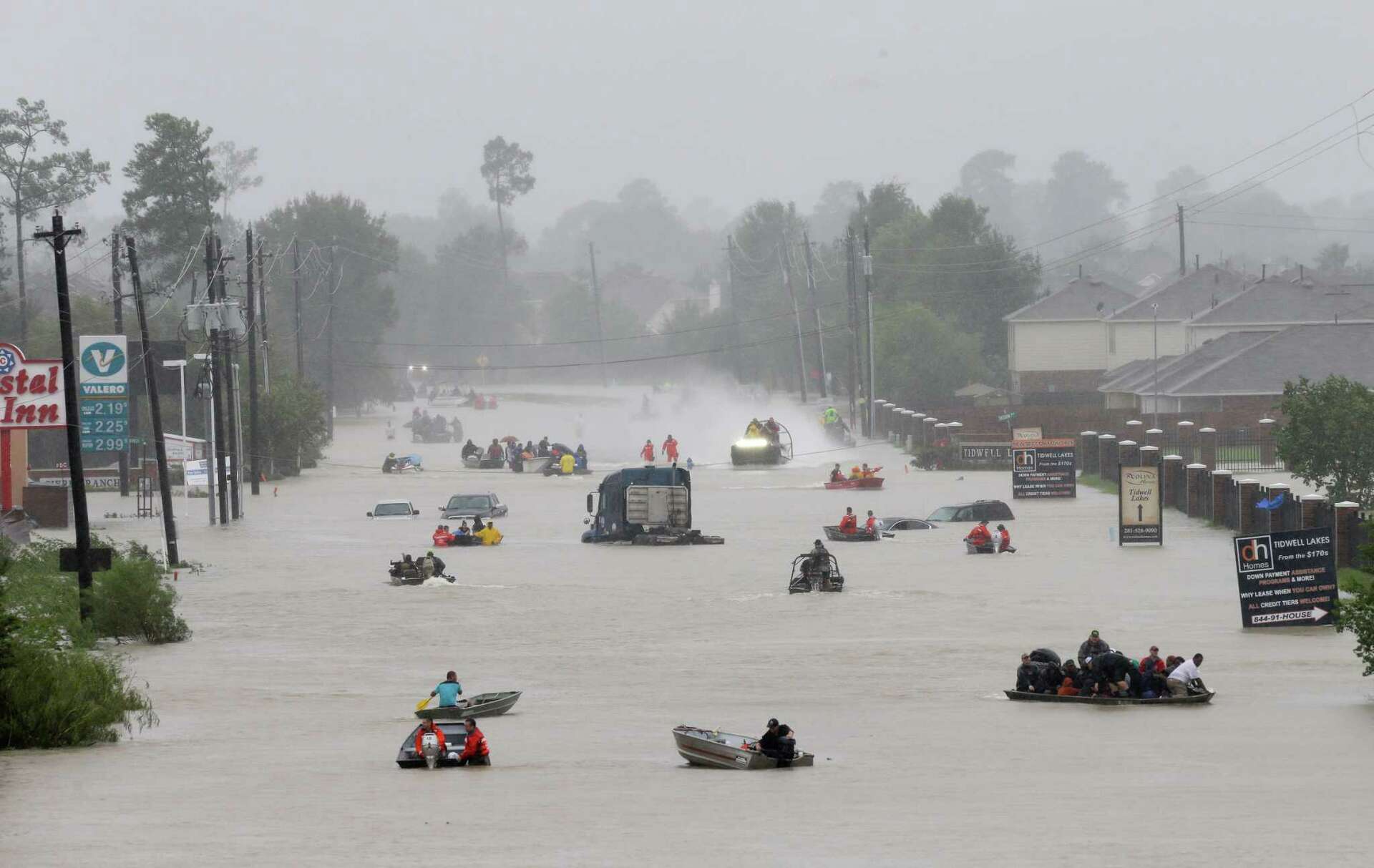Incredible image of Harvey in Houston shows immense flood rescue effort