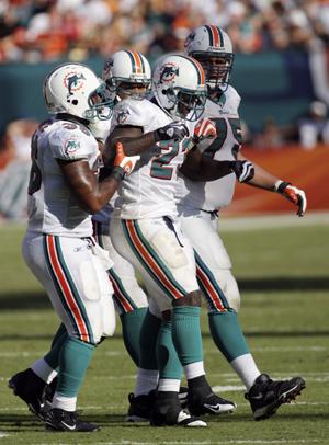 Commentary: Ronnie Brown's injury puts a damper on an unimpressive Miami  Dolphins win