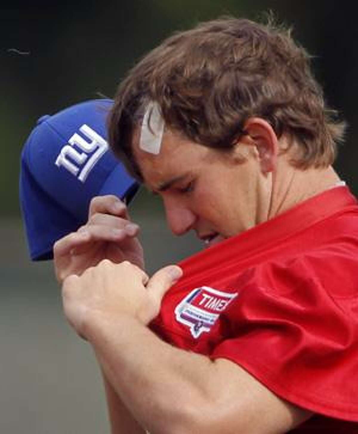 Giants teammates mock Cruz for red jersey