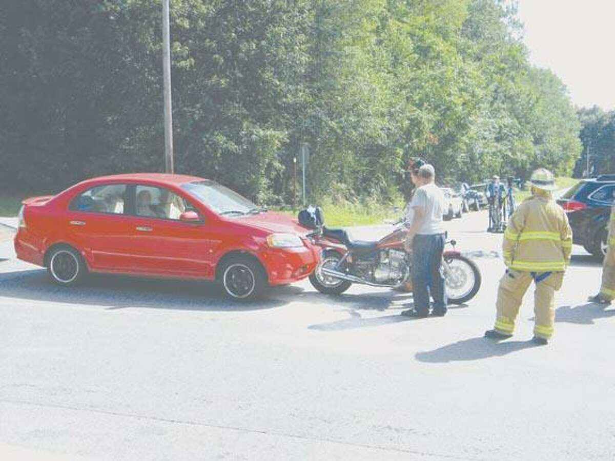 Couple injured in crash on Route 118 in Litchfield