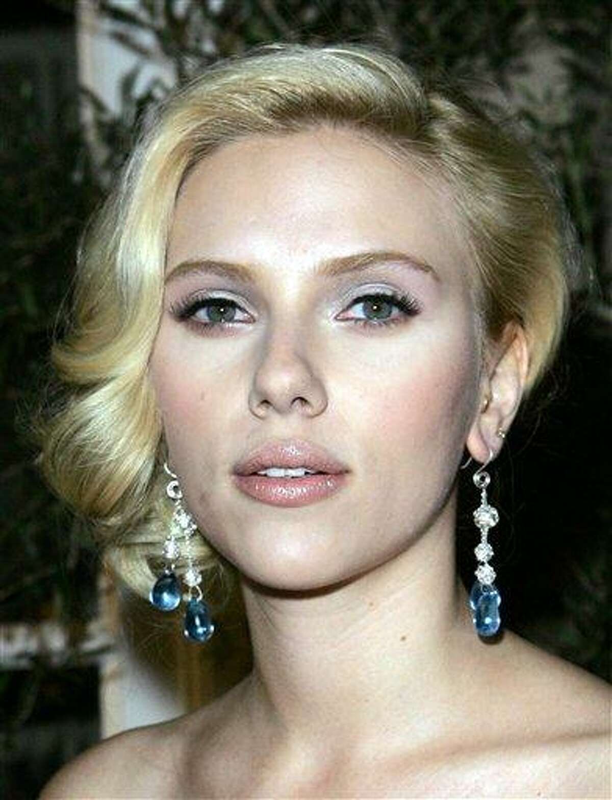 FILE - In this Oct. 15, 2007 file photo, actress Scarlett Johansson arrives at Elle magazine's 14th Annual Women in Hollywood tribute in Los Angeles. (AP Photo/Kevork Djansezian, File)