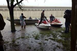 San Antonio volunteers pitch in to rescue stranded Houstonians