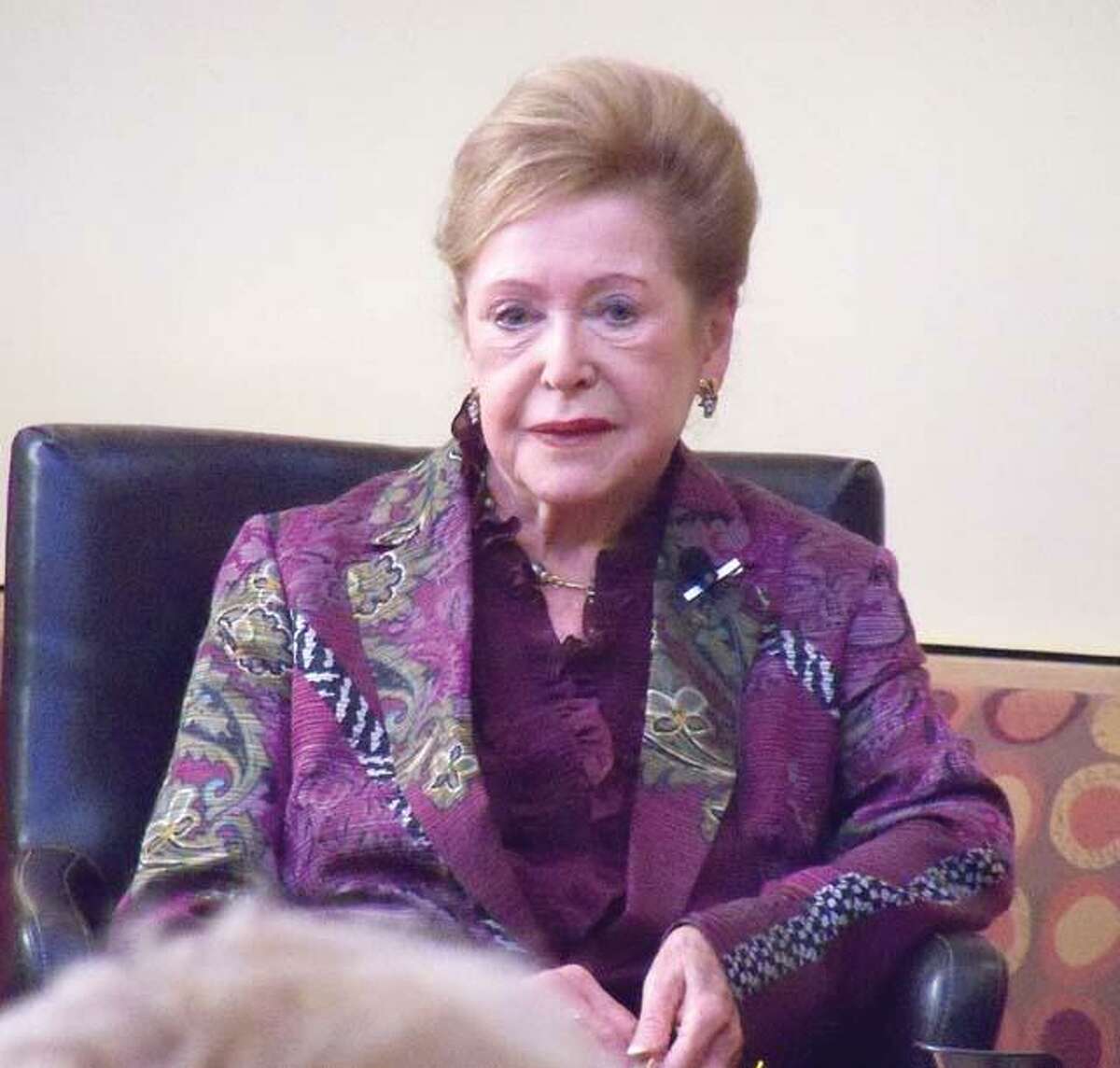 RICKY CAMPBELL/ Register CitizenBest-selling author Mary Higgins Clark prepares to speak to over 125 people at the Litchfield Community Center on Wednesday.