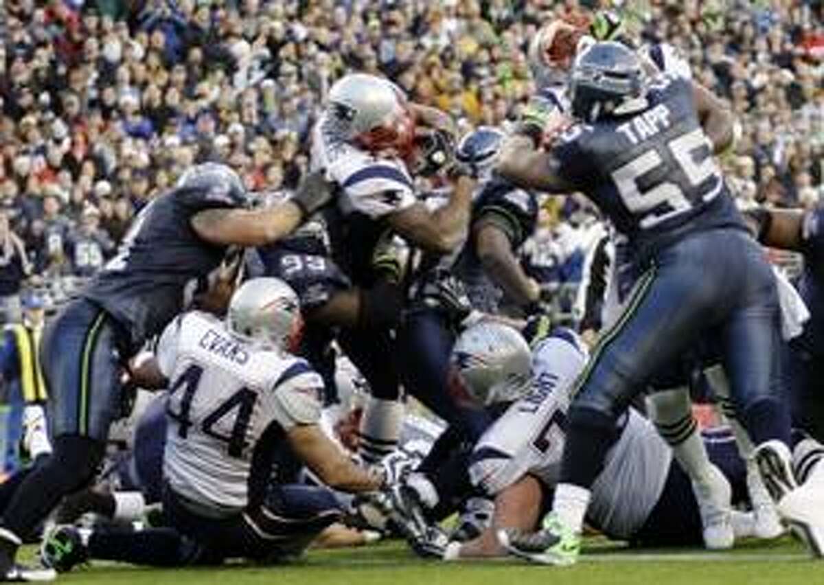 Seattle Seahawks stage fourth-quarter rally to defeat the San