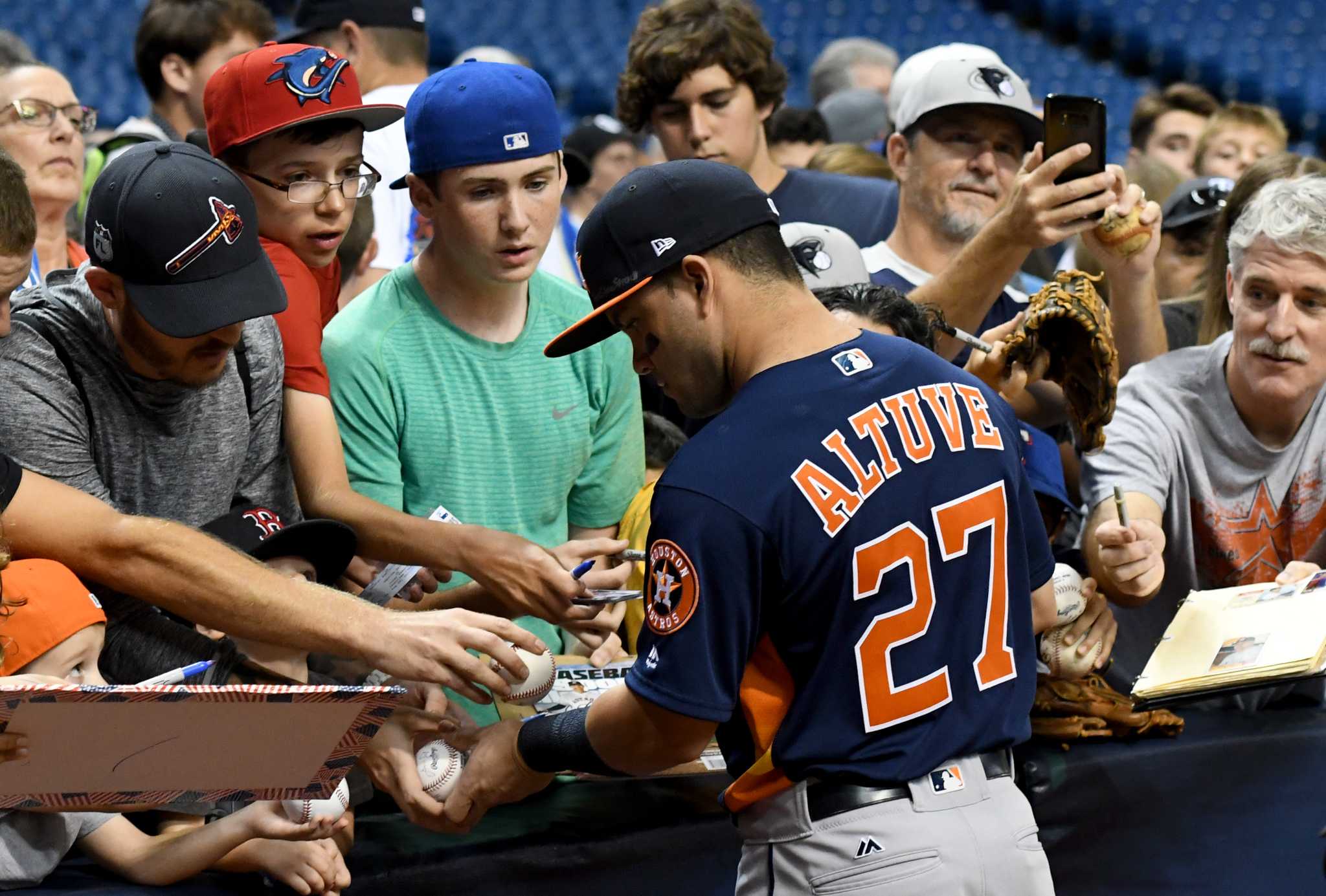 Astros players to sign autographs at select Academy stores