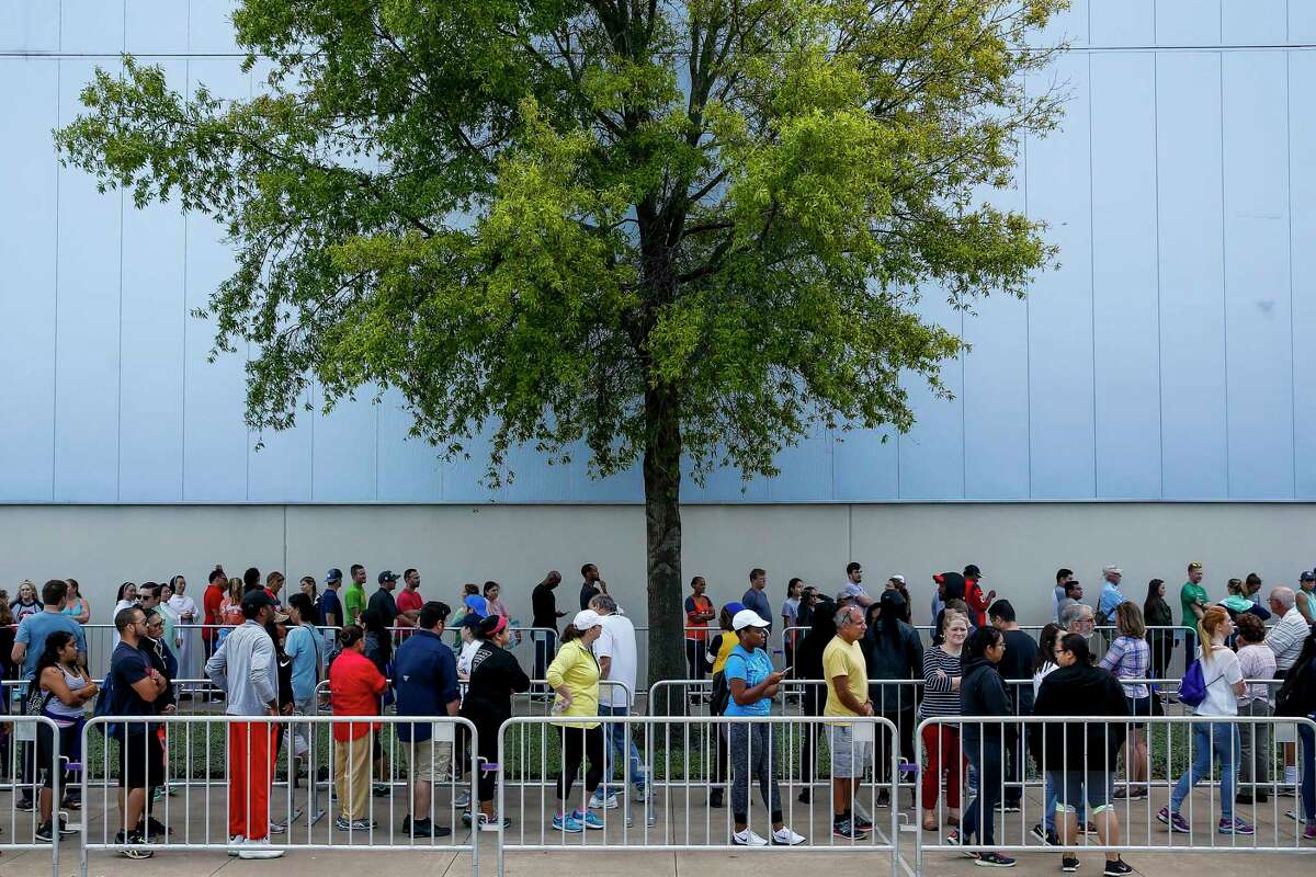 People line up to volunteer at NRG Center, which opened its doors to a capacity of 10,000 evacuees in the wake of Tropical Storm Harvey Wednesday, Aug. 30, 2017 in Houston.
