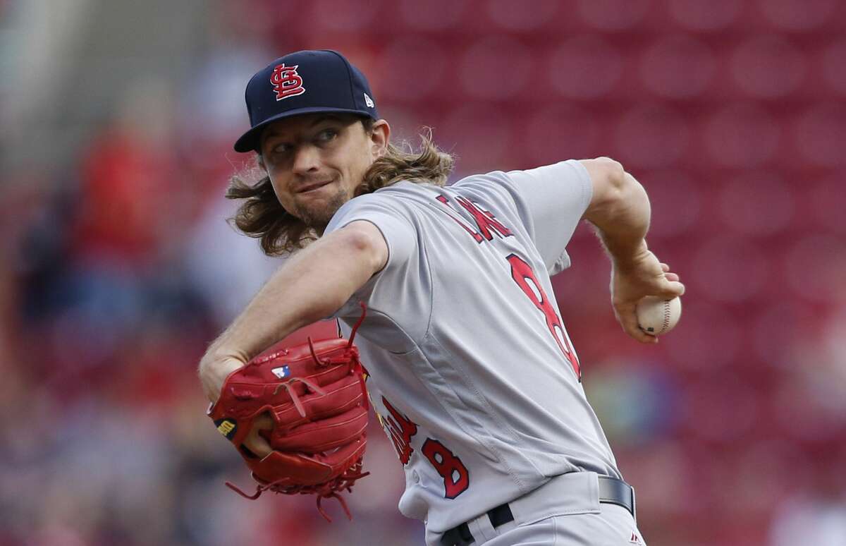 St. Louis Cardinals starting pitcher Mike Leake throws against the Cincinnati Reds during the first inning of a baseball game, Friday, Aug. 4, 2017, in Cincinnati. (AP Photo/Gary Landers)