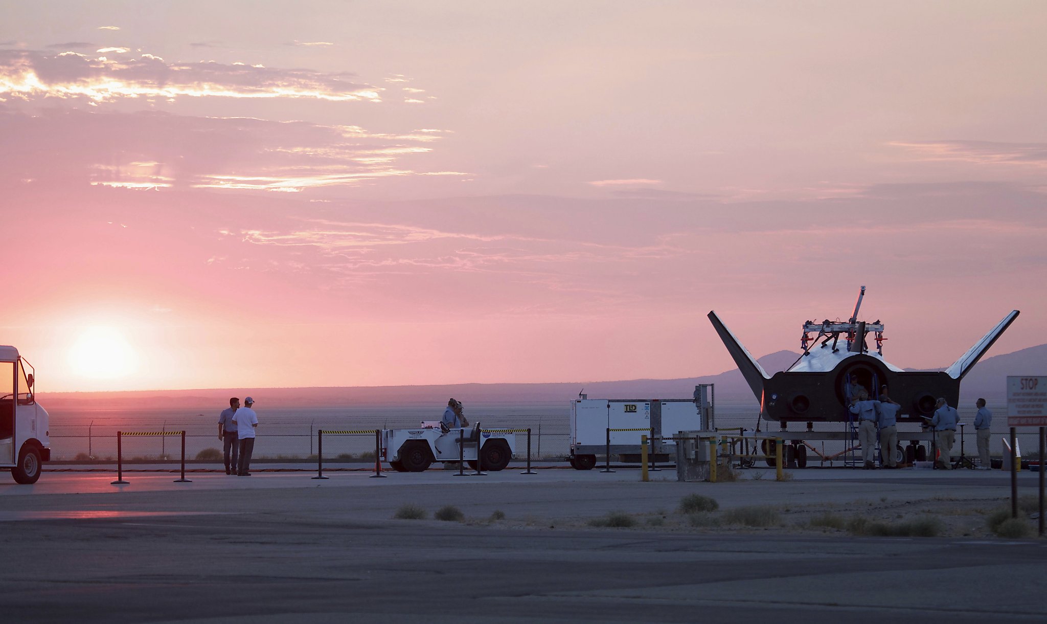 Sierra Nevada Corp.’s Dream Chaser space plane glides successfully ...