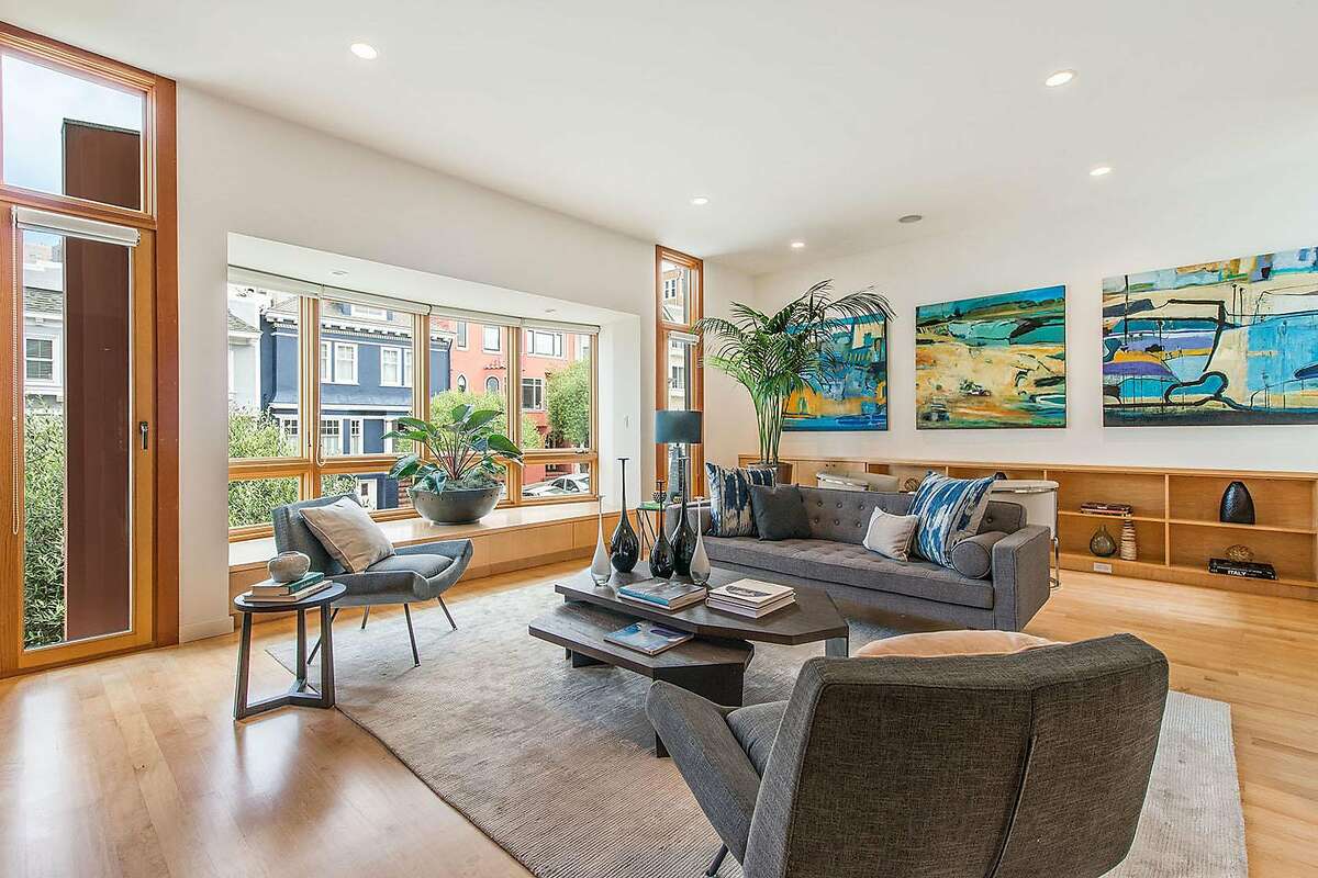 Fine finishes, versatility define Inner Sunset trilevel