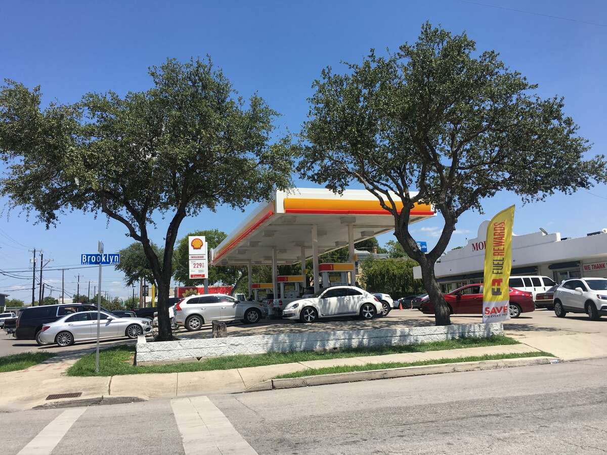 texas gas stations start to run dry as drivers panic texas gas stations start to run dry as