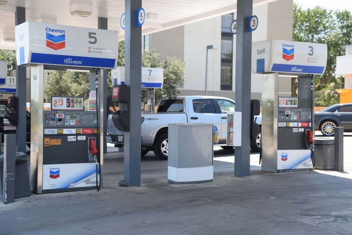 Shouting matches punctuate growing lines at San Antonio gas stations