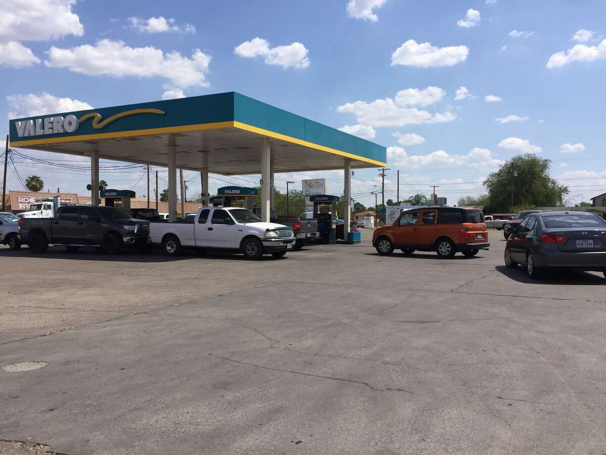 Texas gas stations start to run dry as drivers panic