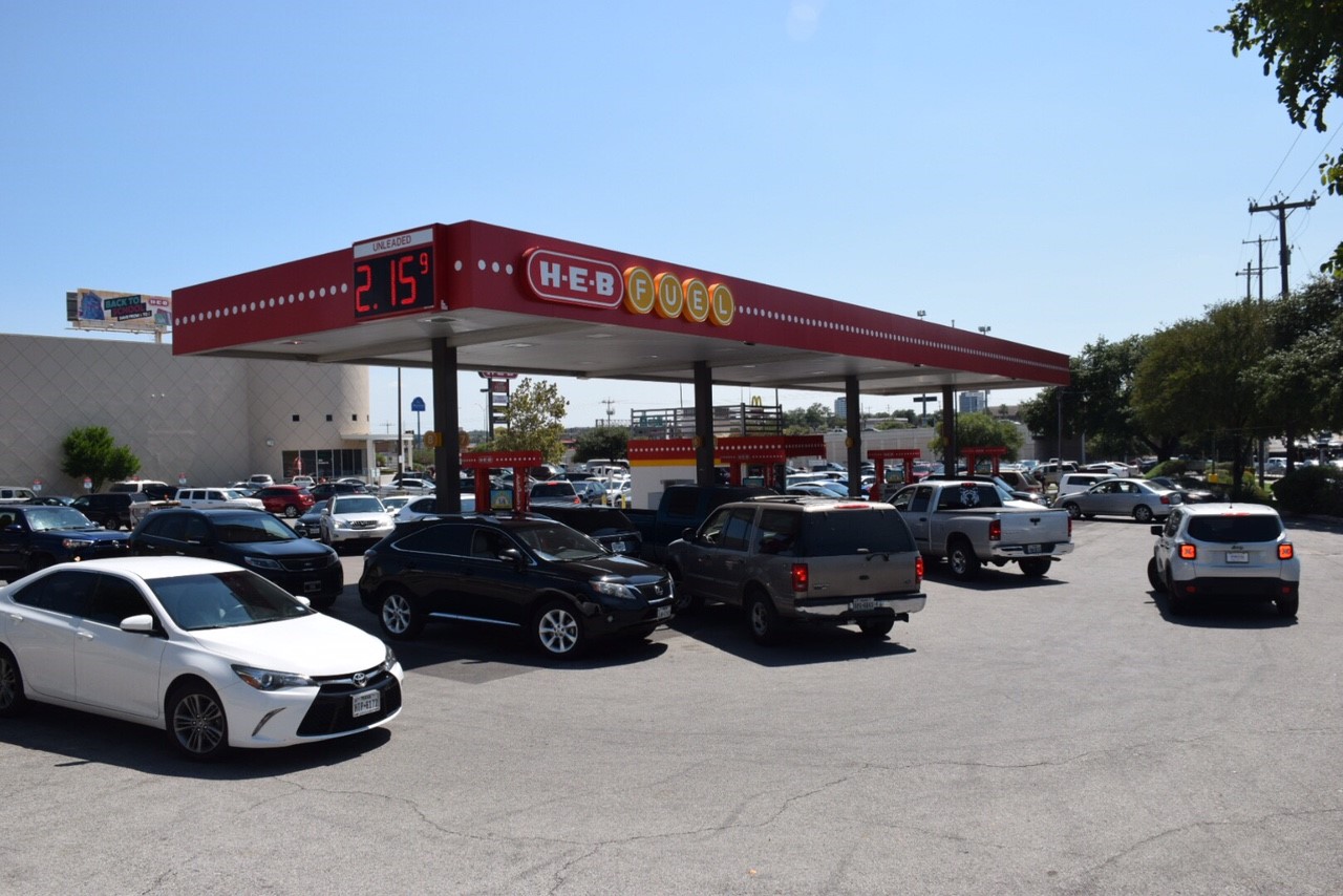 Shouting matches punctuate growing lines at San Antonio gas stations