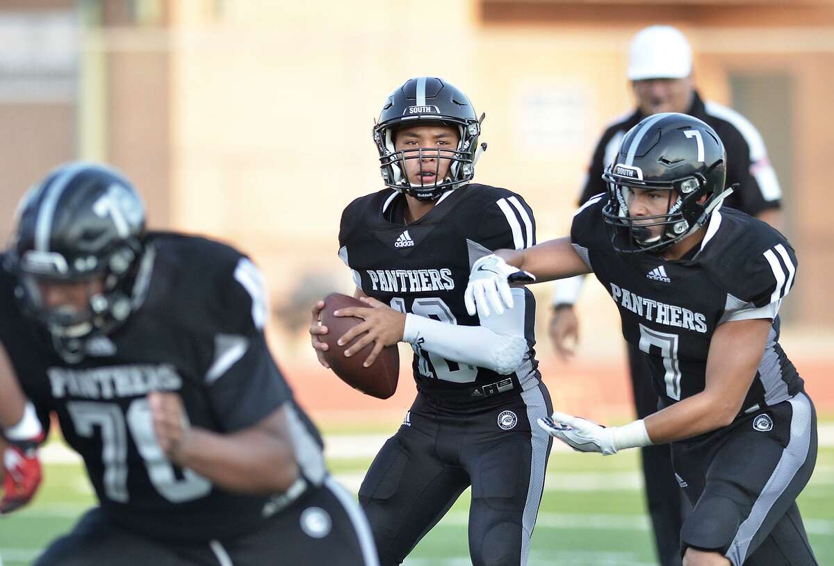 Ismael Contreras finished 19 of 35 for 205 yards with four touchdowns and an interception as United South fell 41-38 at the SAC in its opener against San Antonio Wagner.
