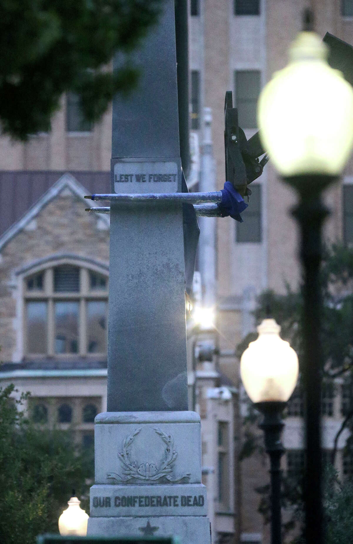 San Antonio removes Confederate statue in Travis Park