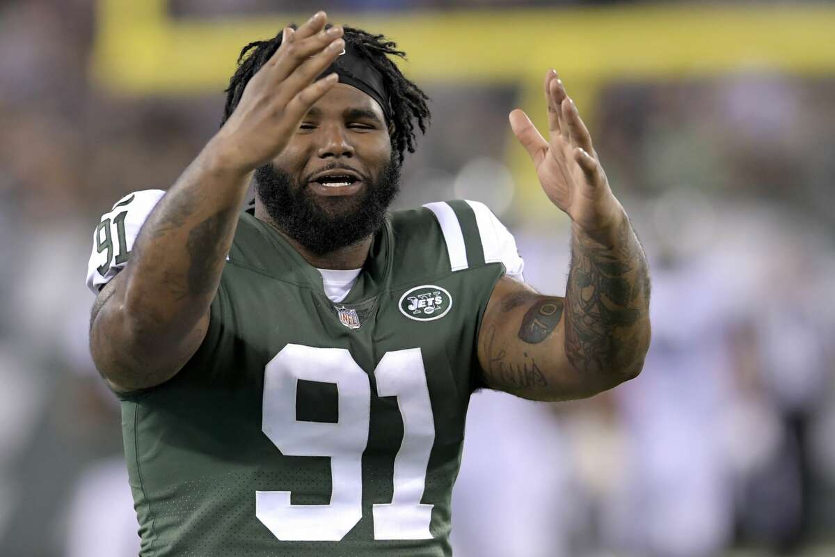 New York Jets defensive end Sheldon Richardson gestures during the first half of an NFL football game against the Philadelphia Eagles, Thursday, Aug. 31, 2017, in East Rutherford, N.J. (AP Photo/Bill Kostroun)