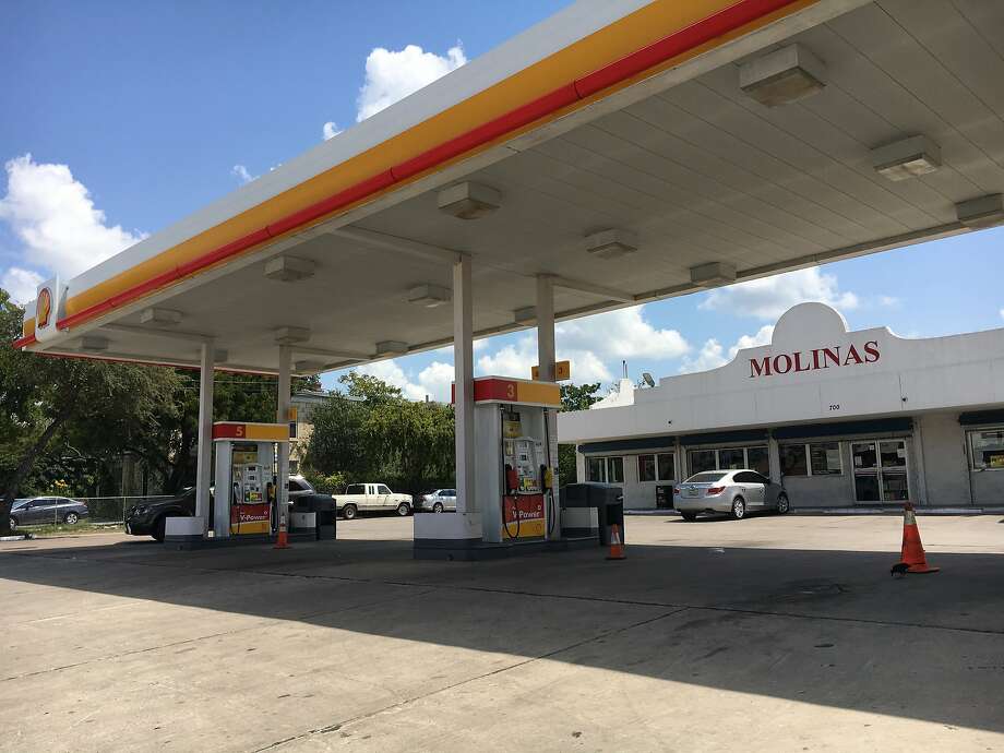 The U.S. Energy Information Administration’s outlook for global oil demand is becoming more pessimistic. Photo: Rye Druzin/San Antonio Express-News