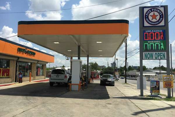 san antonio gas stations slowly recovering from rush for fuel expressnews com san antonio gas stations slowly