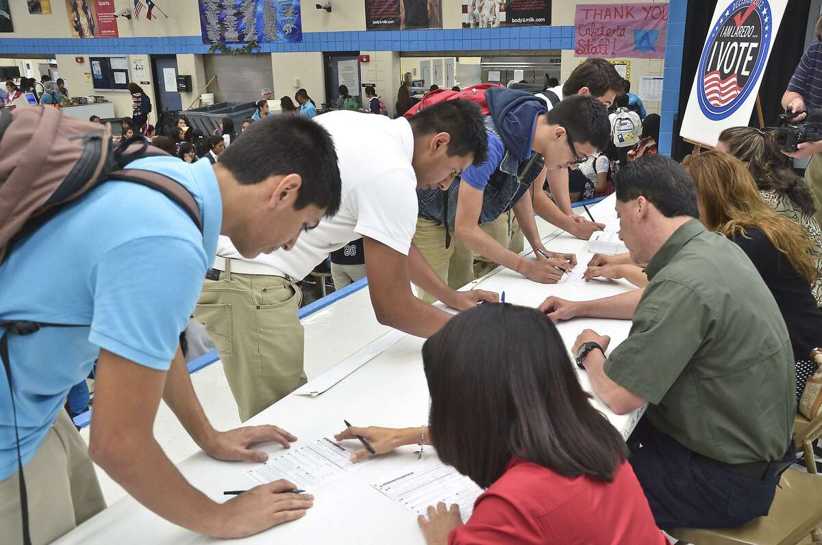 United South High School students who were eligible to vote in the November general elections in 2021 had an opportunity to register at the school cafeteria in Laredo. Texas law allows principals to register eligible students.