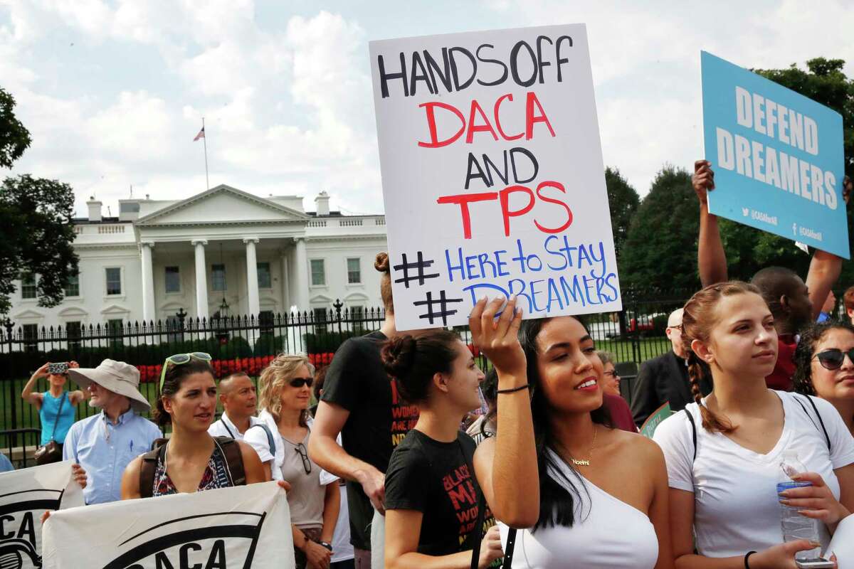Una manifestación frente a la Casa Blanca en Washington contra la decisión de descontinuar el programa que protegía a inmigrantes que vinieron a Estados Unidos sin autorización traídos por sus padres cuando eran niños, el 5 de septiembre del 2017.