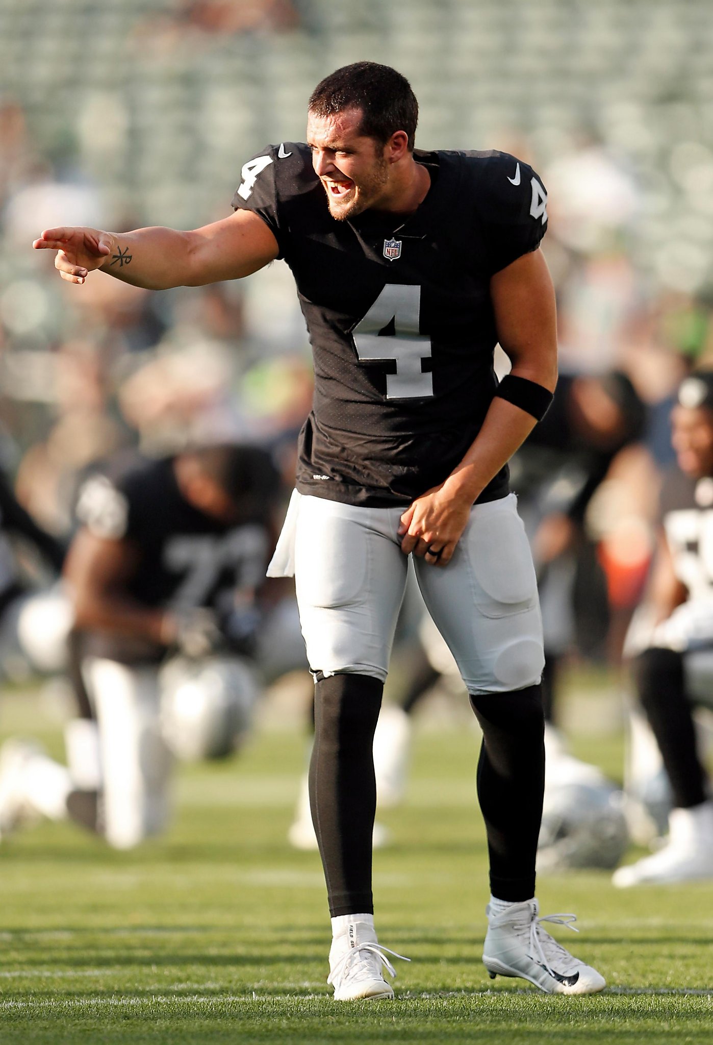 NFL RAIDERSレイダースCARRデレックカー オンフィールドジャージ M NFL アメフト ジャージ レイダース raiders NFL レイダース RAIDERS