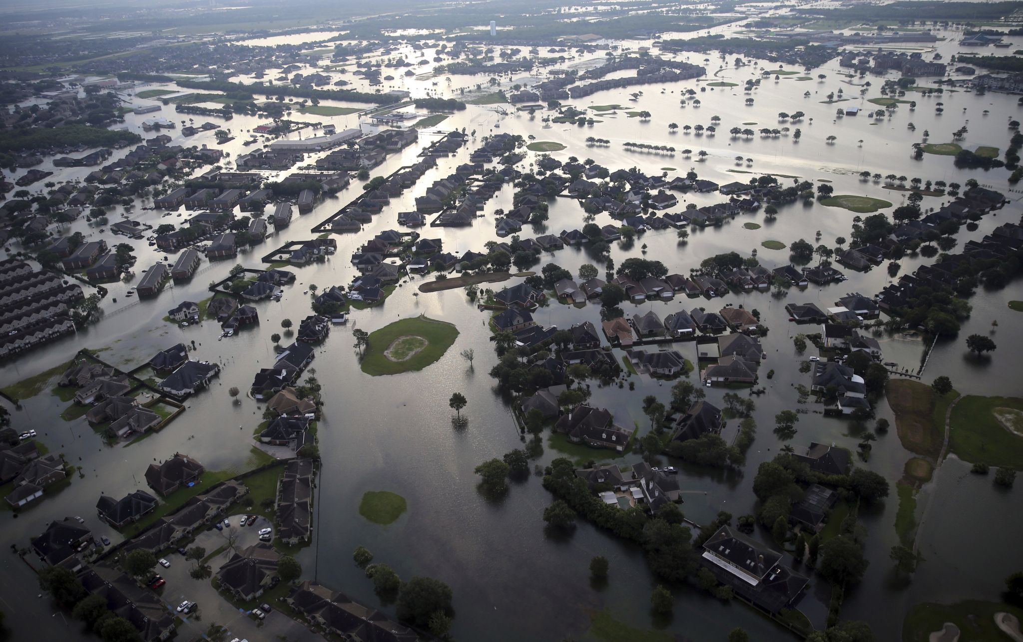 Elizabeth McIngvale Hosts a Hurricane Harvey Survivors Support Group