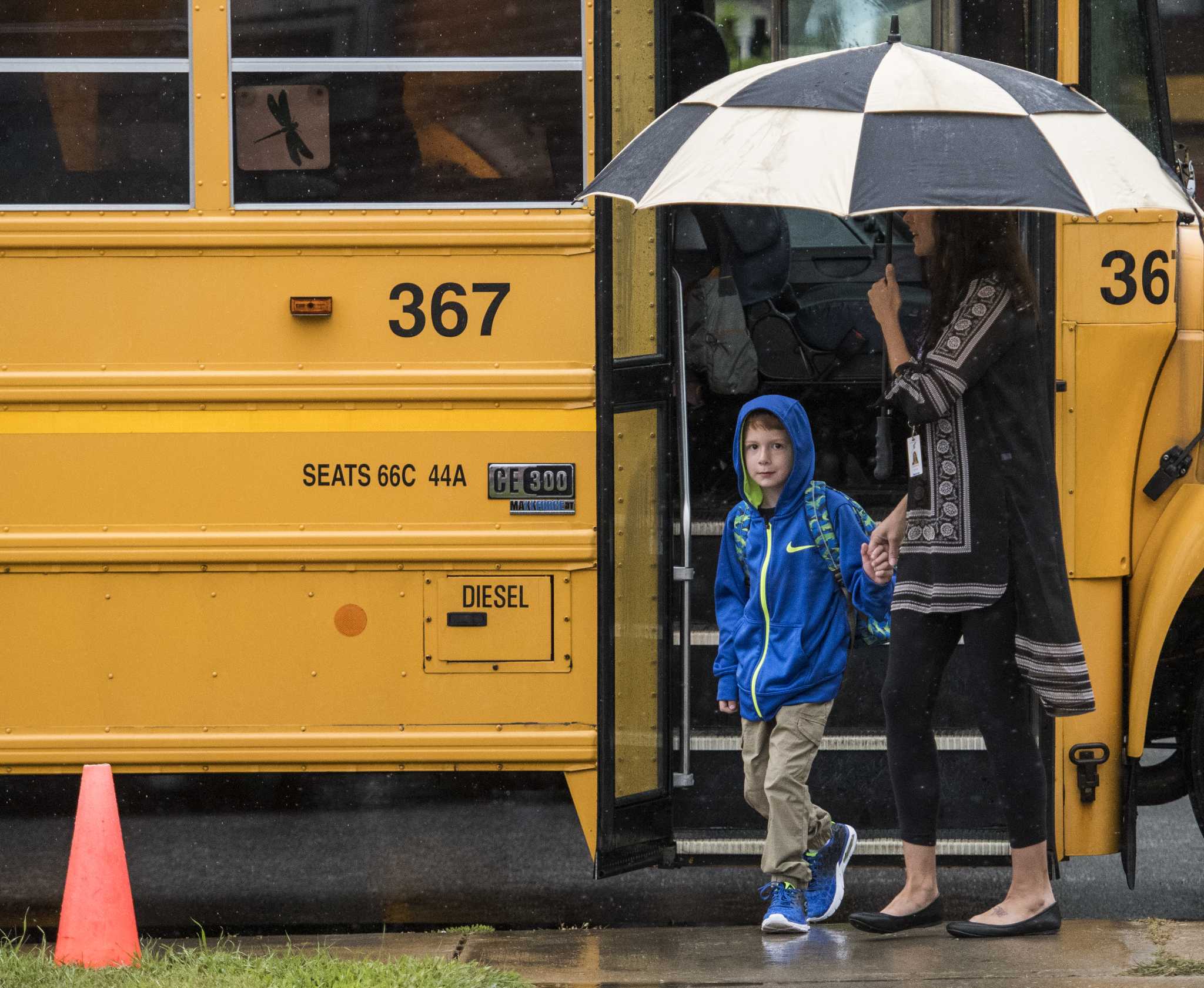 Students late as Saratoga Springs scrambles to find bus drivers
