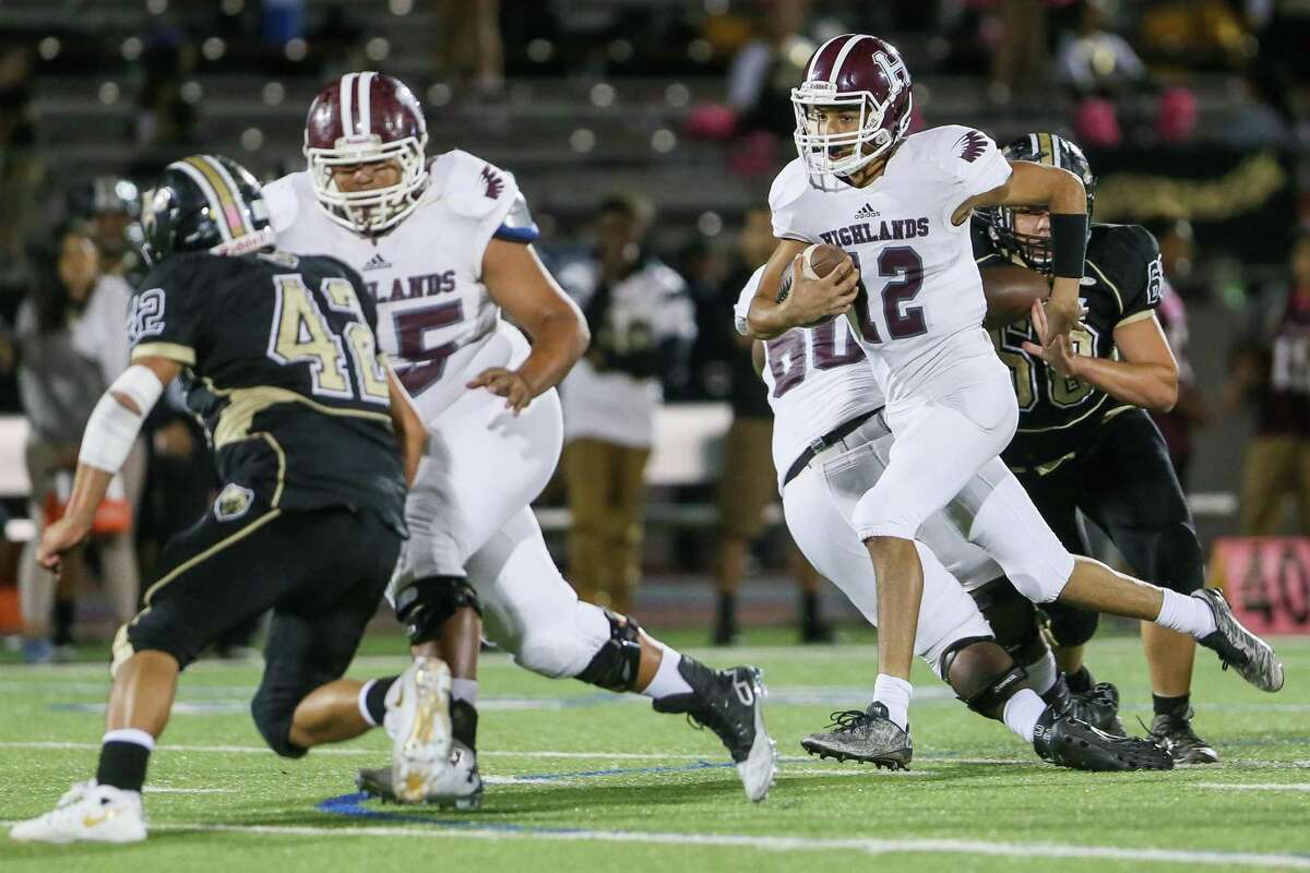Highlands quarterback Joseph Palafos picks up yardage during the first half of a District 28-5A game against Edison at Alamo Stadium on Oct 21, 2016.