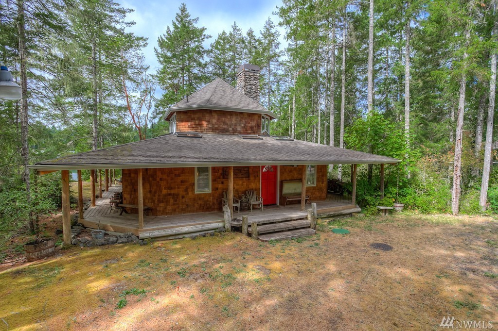 Funky island cabin listed for 400,000