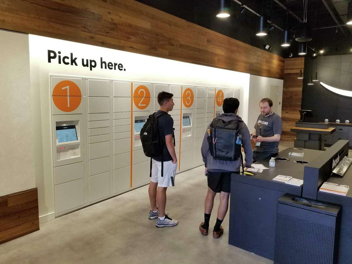 Amazon is experimenting with storefronts.