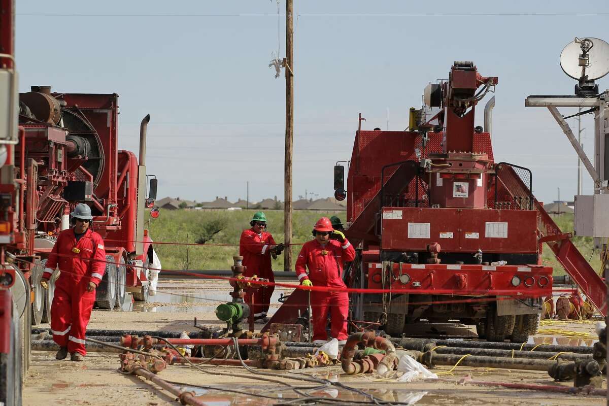 Halliburton's employees work at a three wellhead fracking site Monday, June 26, 2017, in Midland. ( Steve Gonzales / Houston Chronicle )