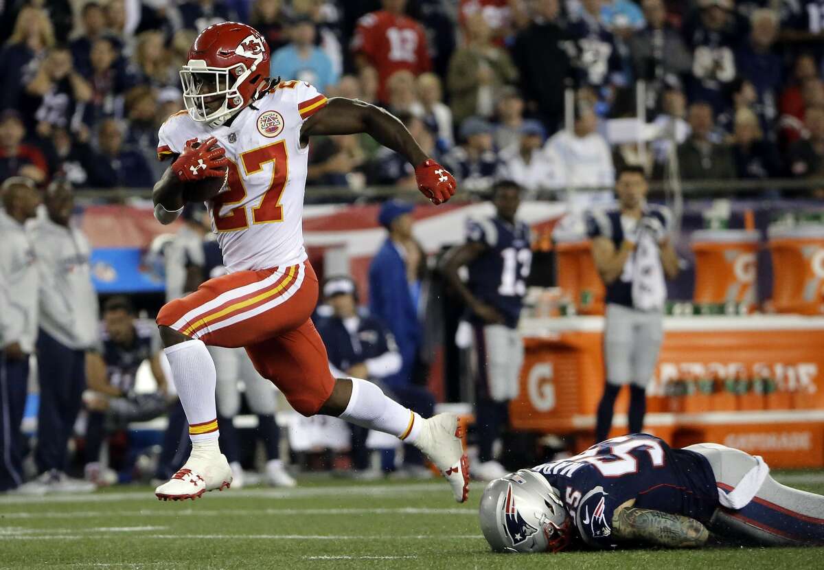 Patriots defense puts up fight, offense struggles in loss to Chiefs