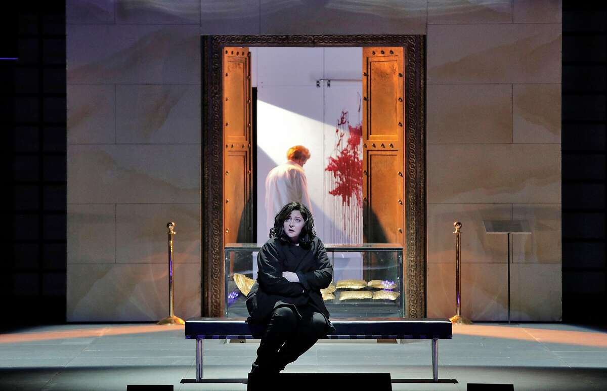 Christine Goerke in RIchard Strauss' "Elektra" at SF Opera