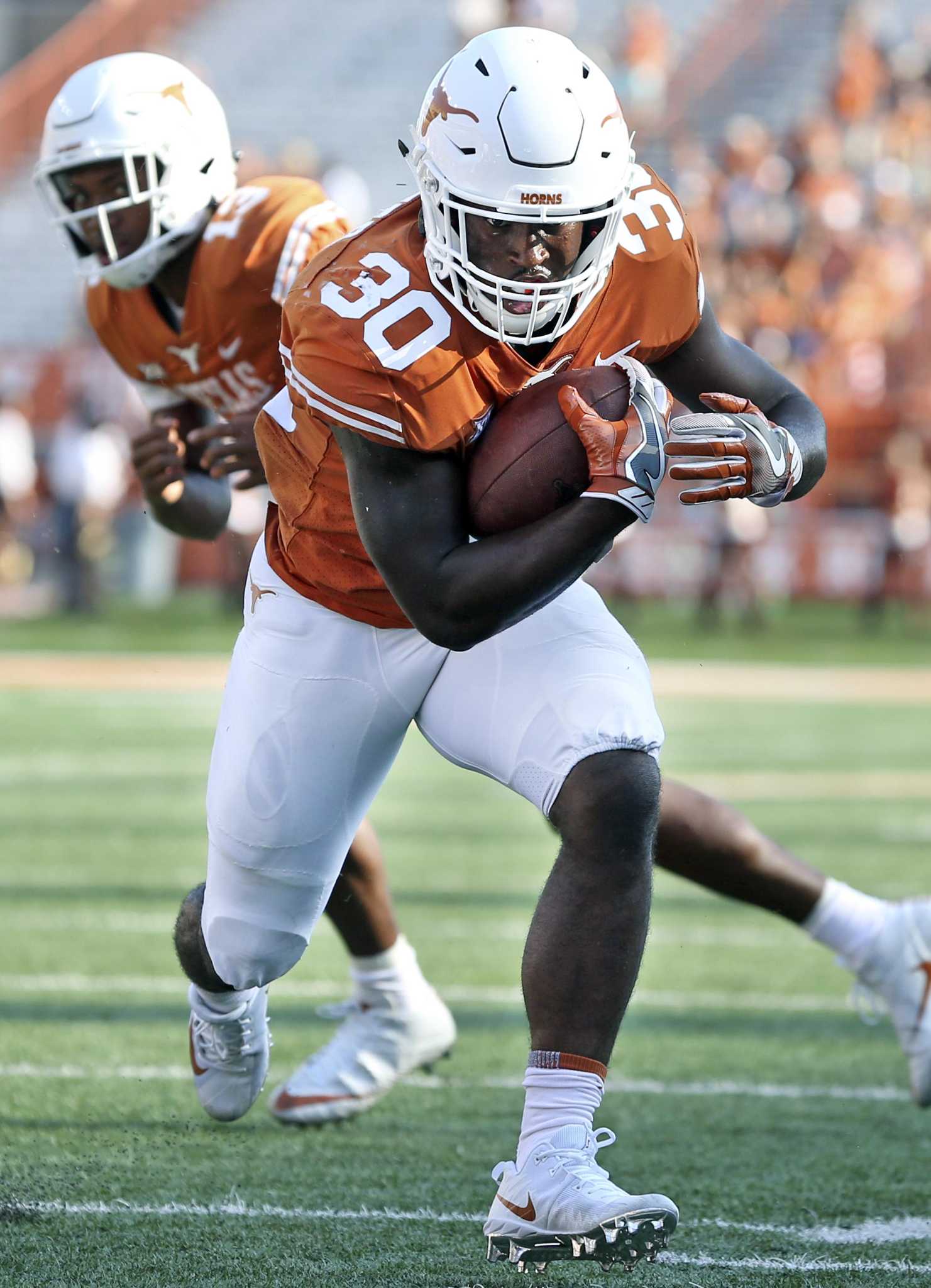 Texas' Chris Nelson injured, 3 players suspended ahead of Texas Bowl