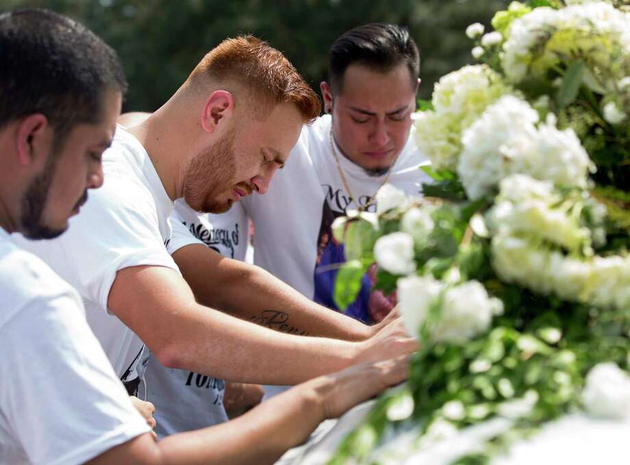 Victor Hinojosa, 27, center, along with friends, says goodbye to his cousin Tomas Carreon Jr. during the funeral at the Garden of Memories Memorial Park cemetery on Sept. 5 in Lufkin. Photo: Godofredo A. Vasquez, Houston Chronicle / Godofredo A. Vasquez