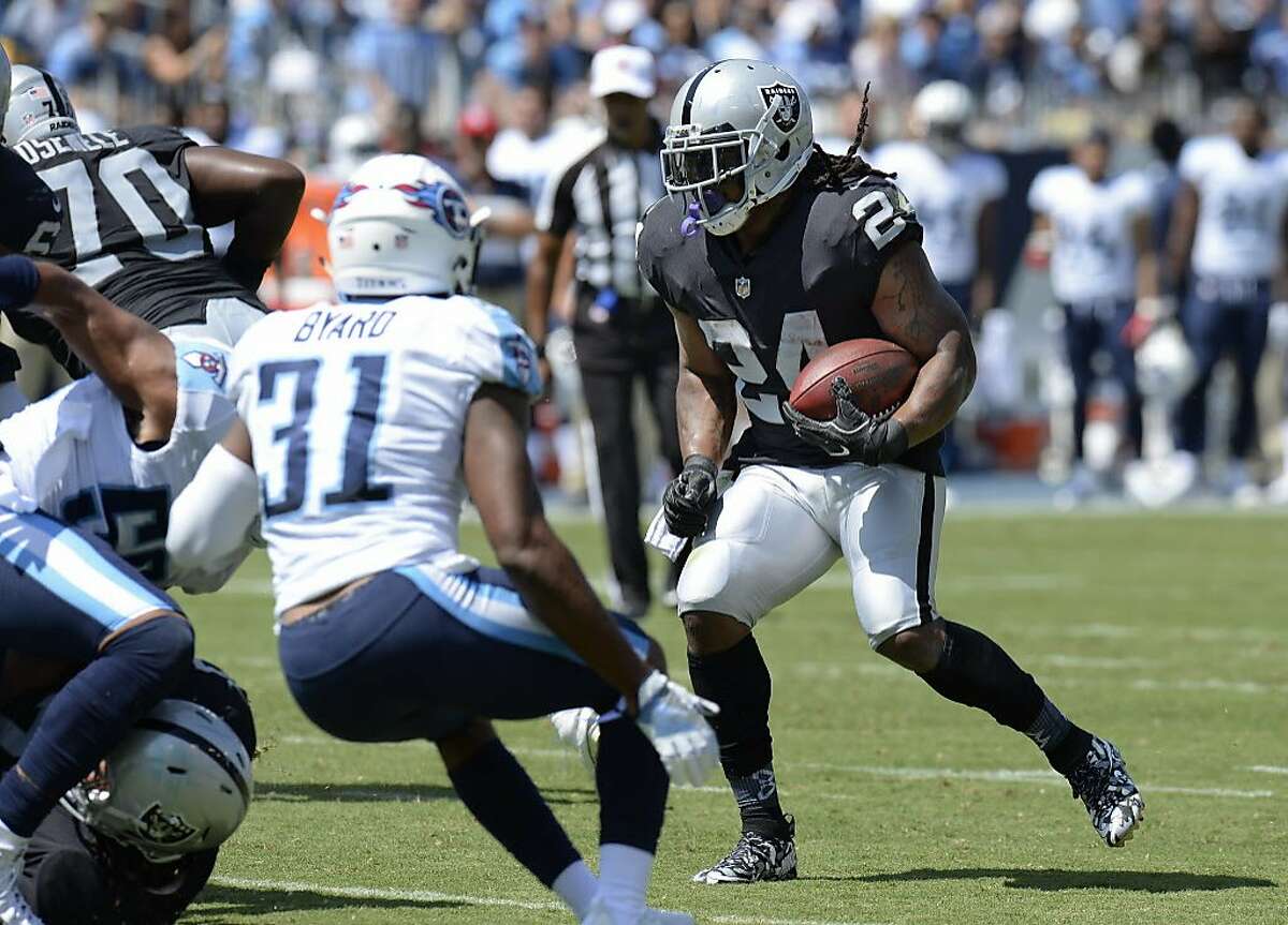 Raiders Marshawn Lynch Shows He S Back And He Hasn T Changed A Bit