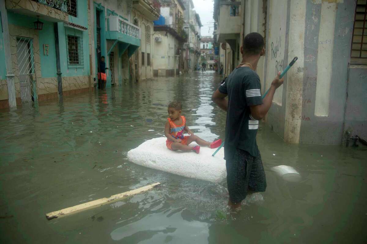 Photos Show Havana Flooded After Irma Storms Though 3941