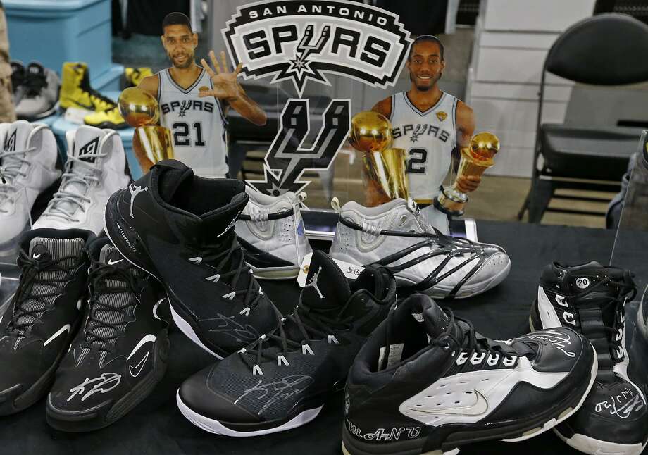 does kawhi leonard have his own shoes