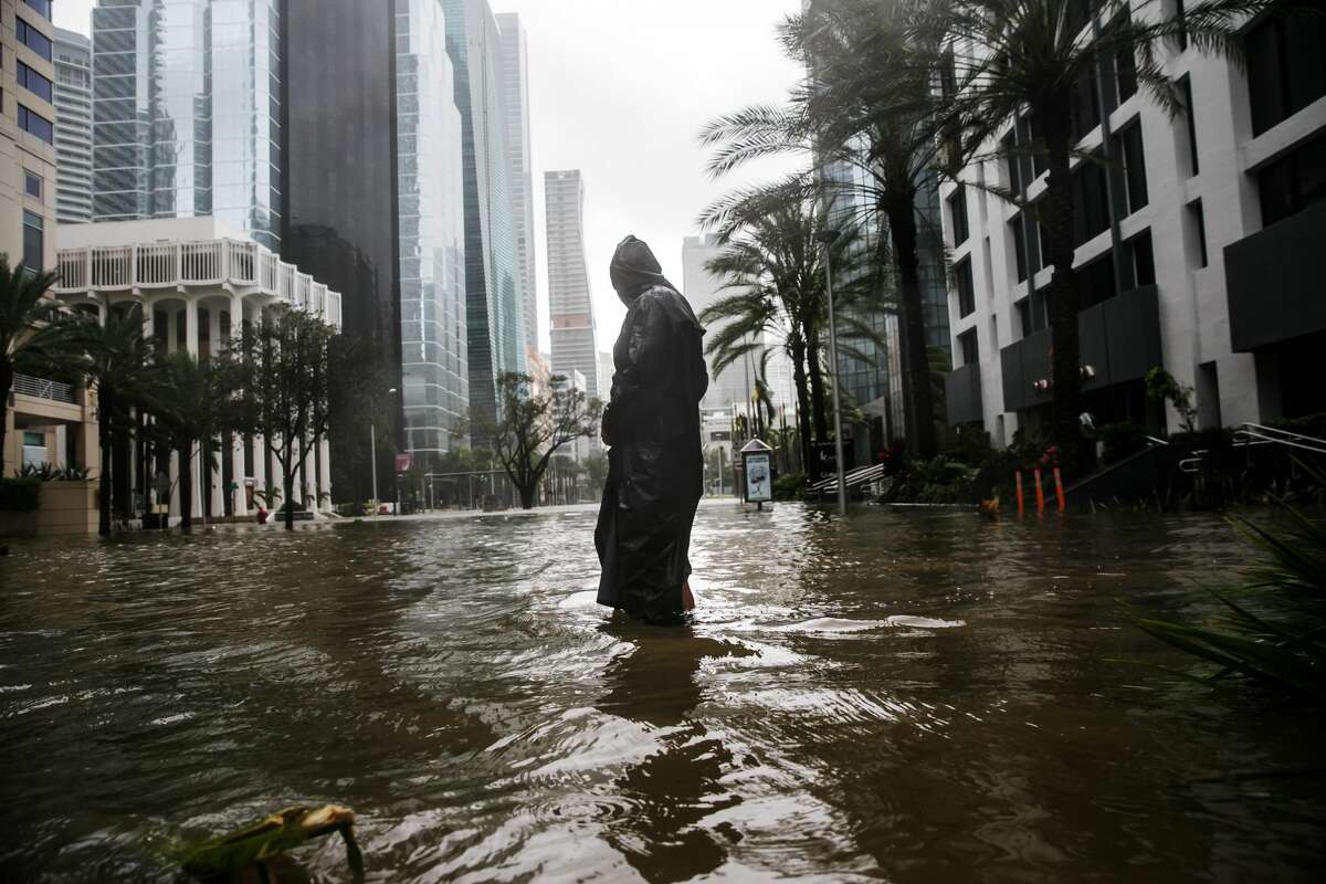 Climate mission. Moodley город. Разрушение дома в маиями. Hurricane in the City.