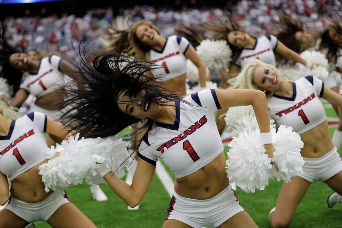 Fed Up: NFL Cheerleader Wants More than $1,250 a Year