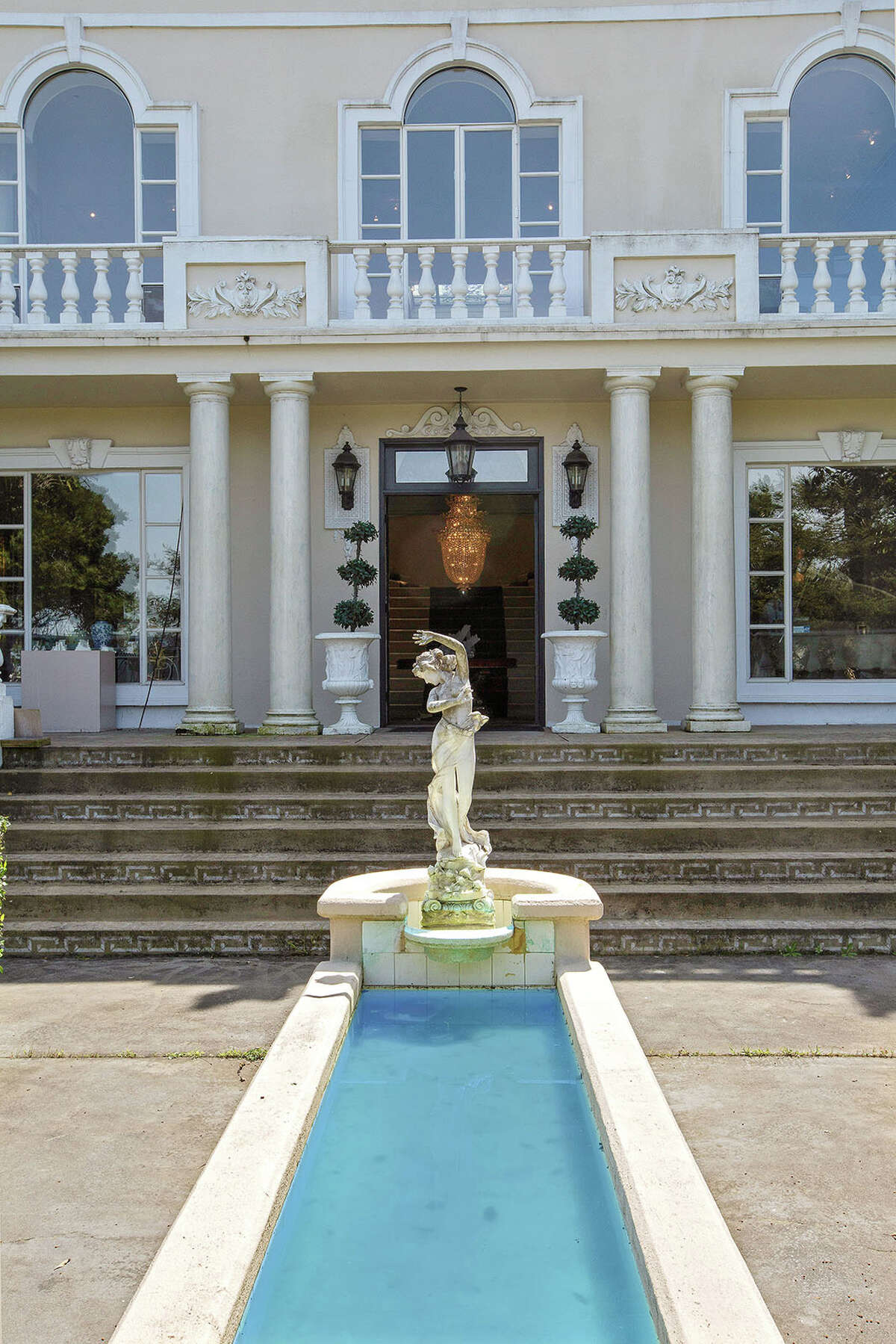 Secret Glen Park estate, occupying a full city block, on the market for