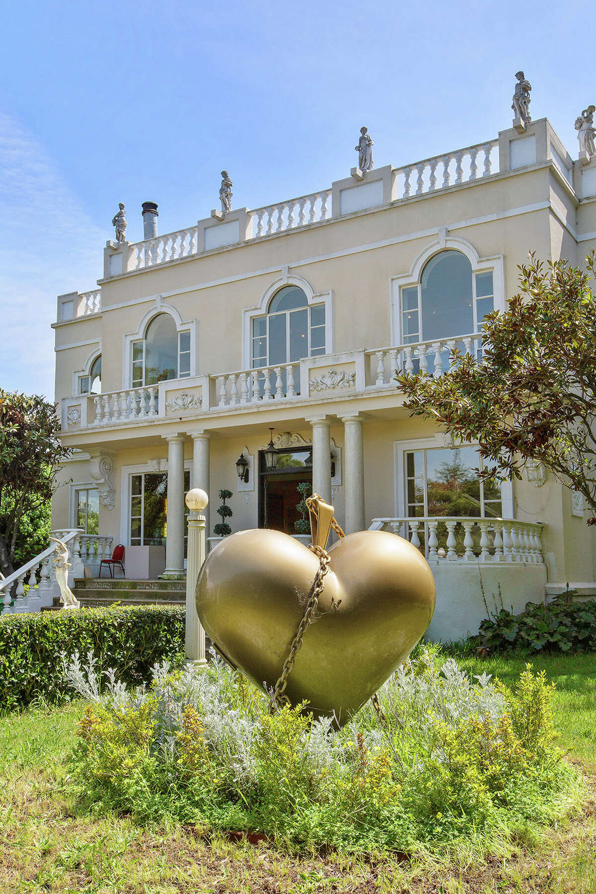 Secret Glen Park estate, occupying a full city block, on the market for