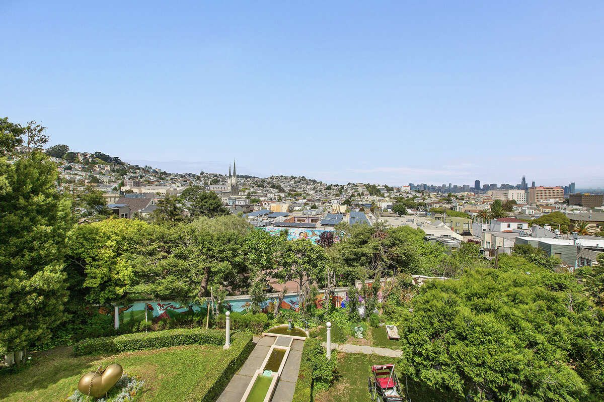 Secret Glen Park estate, occupying a full city block, on the market for