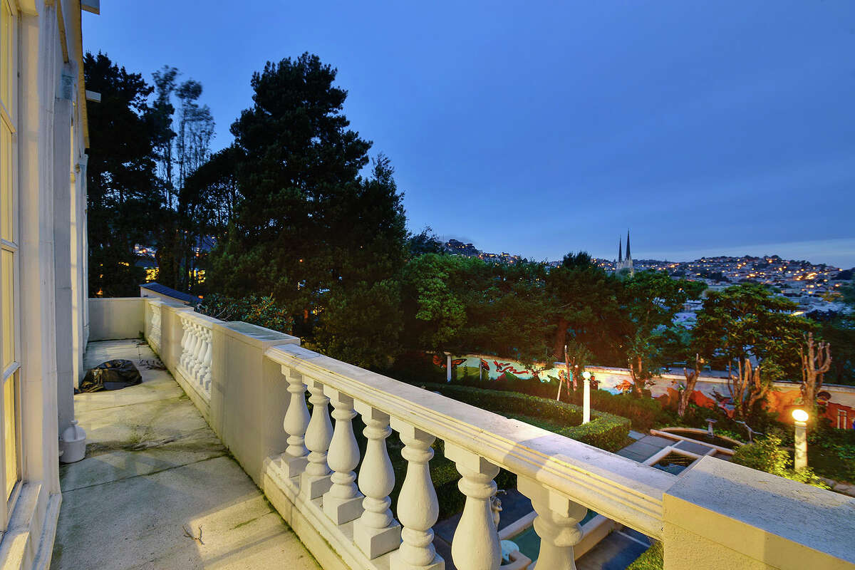 Secret Glen Park estate, occupying a full city block, on the market for