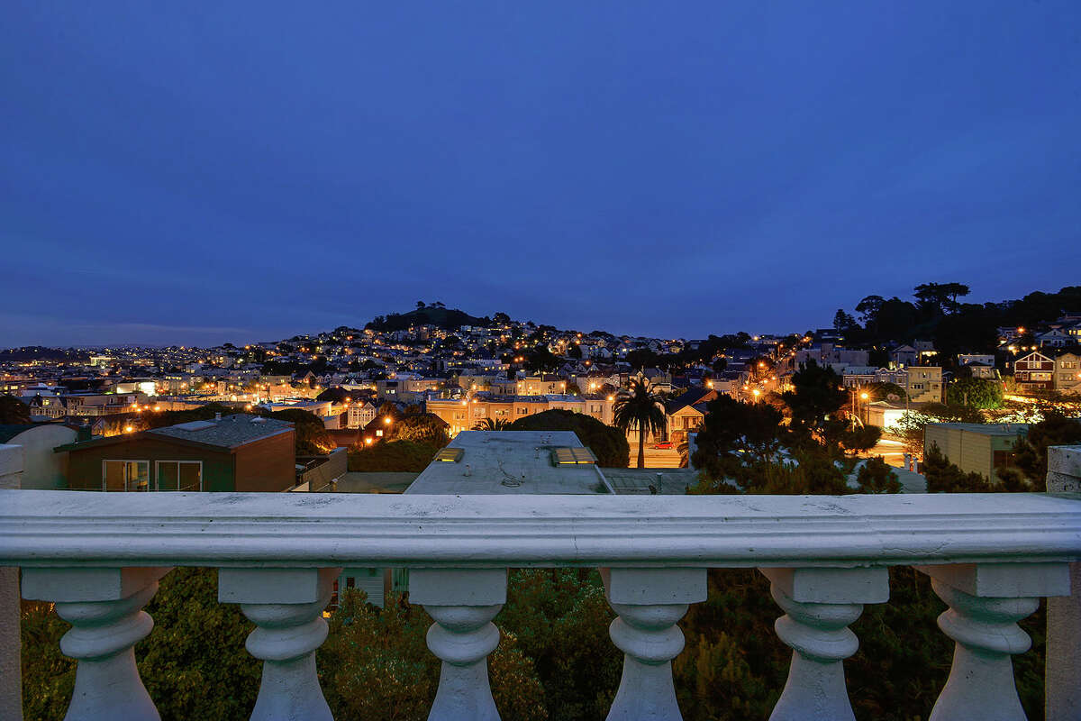 Secret Glen Park estate, occupying a full city block, on the market for