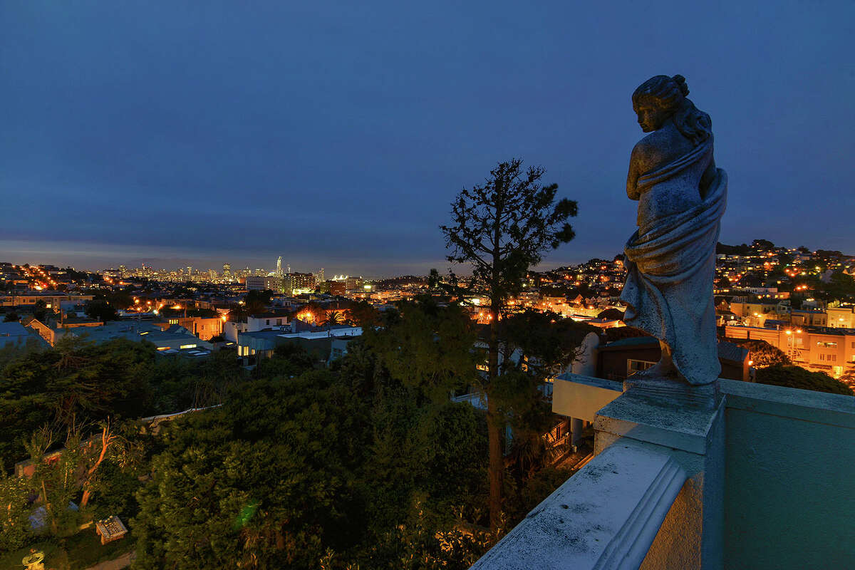 Secret Glen Park estate, occupying a full city block, on the market for